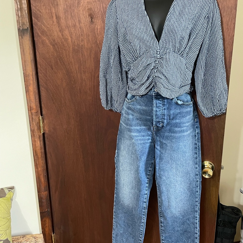 H& M crop jeans: Zara top